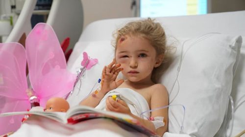 Turquía: rescatan a una niña que estuvo tres días bajo los escombros