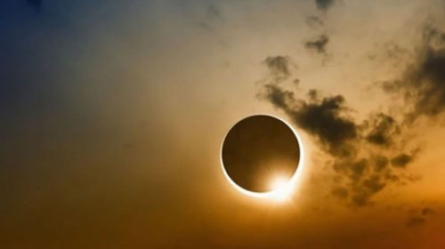 Neuquén y Río Negro podrán recibir turismo internacional para ver el eclipse Neuquén y Río Negro podrán recibir turismo internacional para ver el eclipse