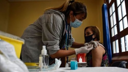 El 60% de la población chilena está vacunado, pero siguen los records de contagios