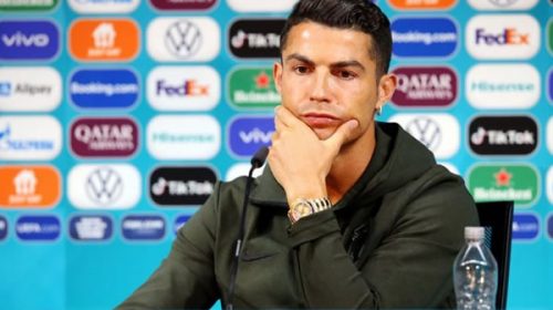 La coincidencia de un gesto de Cristiano Ronaldo y la pérdida de US$4.000 en bolsa de Coca-Cola