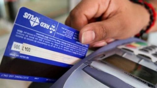 Ya rige el aumento de 70% en el reintegro para compras con tarjeta de débito para jubilados y AUH