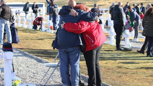 Malvinas: hallaron restos de cinco combatientes argentinos no identificados en el cementerio de Darwin