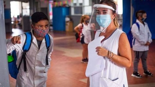 El gobierno de Córdoba multará a los docentes que no se vacunen ni presenten PCR negativo