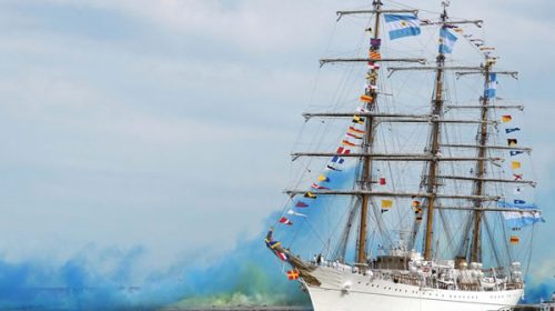 En medio del conflicto por la plataforma marítima, la Fragata Libertad suspendió un viaje a Chile
