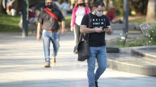 Covid-19: Córdoba mantiene la obligatoriedad del uso de tapabocas al aire libre