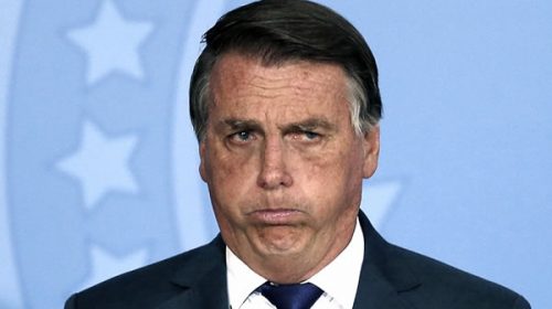 Facebook eliminó un video de Bolsonaro por mentir al vincular vacuna contra Covid-19 y HIV