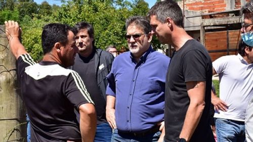 Cresto recorrió barrios de Concordia junto al Intendente