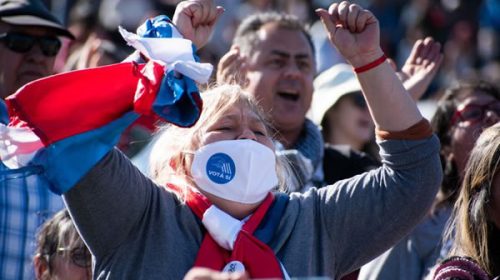 Comenzó en Uruguay la campaña para derogar 135 artículos de una ley clave de Lacalle Pou