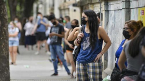 Covid-19: pese a la explosión de casos, el Gobierno insiste con que no habrá nuevas restricciones
