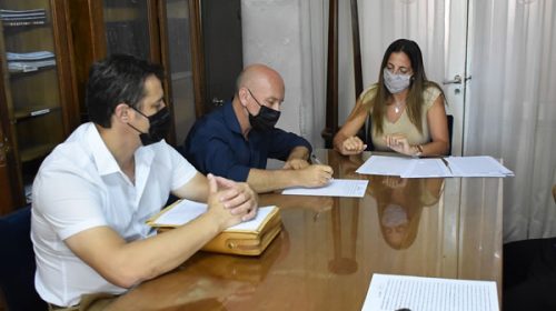 Se firmaron los contratos para obras en cuatro escuelas de la provincia
