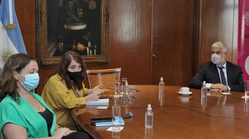 Avanza consenso entre Gobierno y farmacias para implementar precios de referencia en medicamentos
