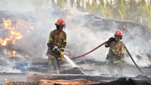 Continúan los focos activos en Puerto Madryn y pronostican fuertes vientos