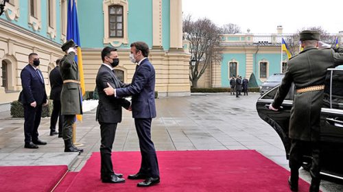 Macron llegó a Ucrania para bajar la tensión del conflicto con Rusia