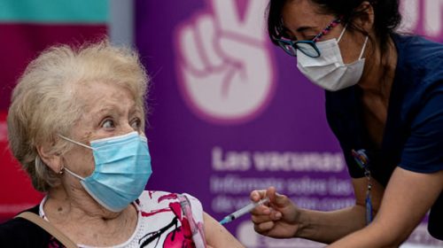 Covid-19: quiénes recibirán una cuarta dosis de la vacuna en Argentina