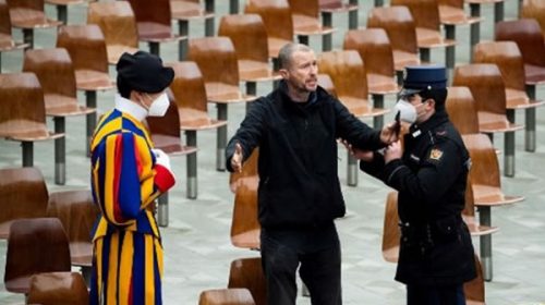 Un hombre irrumpió a los gritos en una audiencia del papa Francisco