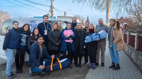 Argentina envía donaciones a Polonia para refugiados ucranianos a través de Cascos Blancos