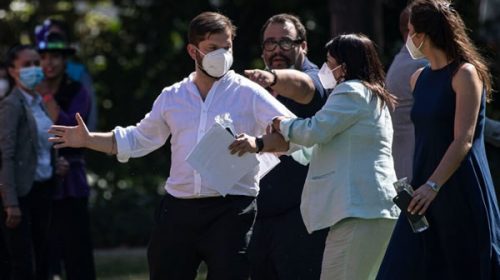 Gabriel Boric expresó su malestar por la presencia de un exarzobispo acusado de encubrir abusos