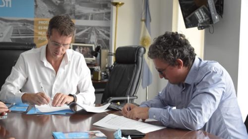 Bravo firmó convenio con ENOHSA para obras de agua y cloaca en un barrio de Federación