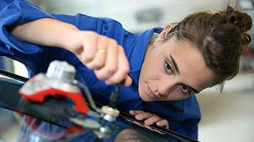 El Gobierno trabaja proyectos para impulsar el empleo joven y hacer más equitativas las licencias parentales
