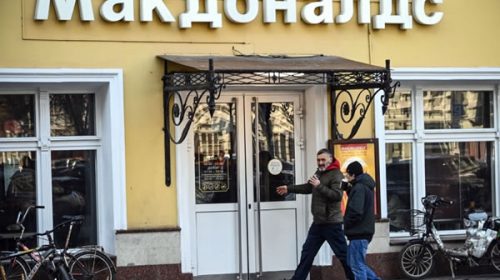 Más compañías deciden suspender sus operaciones en Rusia