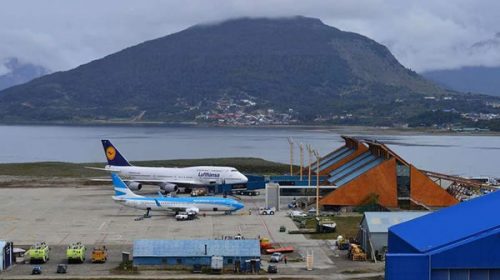 Argentina reclamó a Reino Unido la reanudación de un vuelo regular a las Islas Malvinas