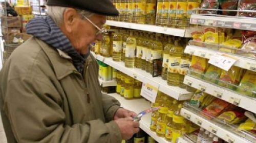 Subirán el reintegro para las compras de 6 millones de beneficiarios de planes sociales y jubilados