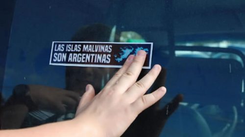 Todo transporte público deberá llevar la leyenda «Las Islas Malvinas son argentinas»
