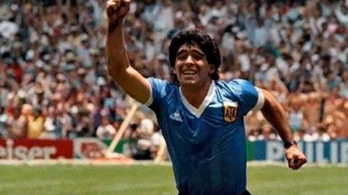 Se vende la camiseta con la que Maradona le ganó a Inglaterra en 1986 por más de 5 millones de dólares