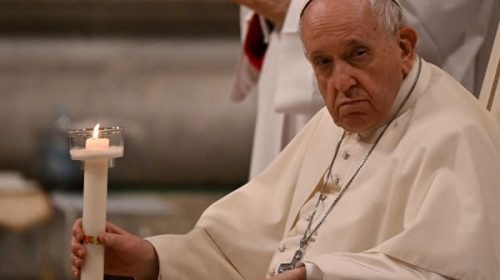 Francisco volvió a cancelar su agenda por dolores en la rodilla
