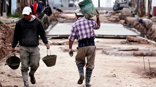 El Gobierno prepara un plan para formalizar a 8 millones de personas