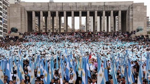 Alumnos juraron lealtad a la insignia patria en el Monumento Nacional a la Bandera