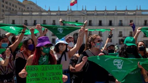 El fallo de EEUU sobre el aborto se metió en el debate por la nueva Constitución chilena