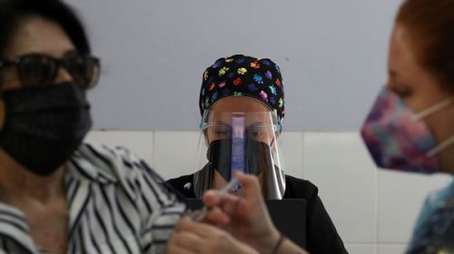 Suben los contagios por coronavirus: Chile adelanta una semana las vacaciones de invierno