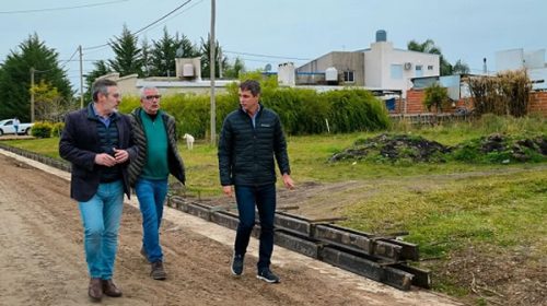 Cresto recorrió obras en San Salvador y afirmó: “El Estado está presente en cada rincón de Entre Ríos”