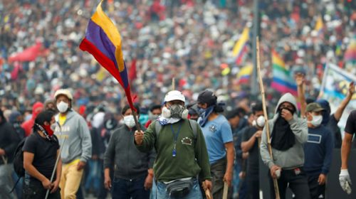 Ecuador: Una multitud quiso entrar al Congreso y fue reprimida por la policía