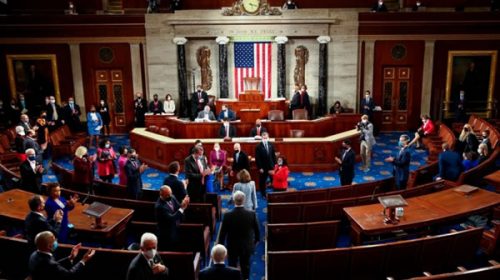 El Senado de EEUU aprobó una ley para el control de armas: será tratada por la Cámara de Representantes