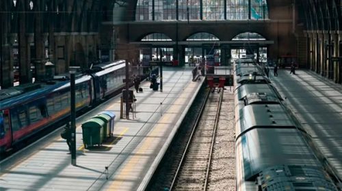 Histórica huelga de trenes en Reino Unido deja varados a miles de pasajeros