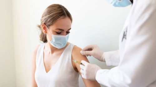 Por la fuerte suba de casos de coronavirus, recomiendan volver a usar barbijo y vacunarse