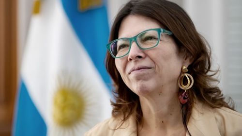 El saludo y las muestras de apoyo de los gobernadores a Batakis tras su designación en el Palacio de Hacienda