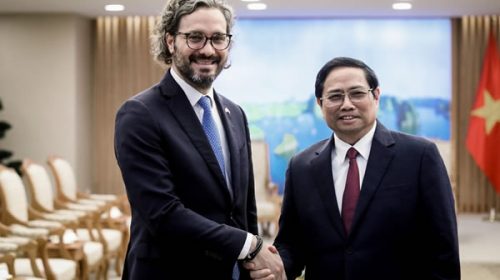 Cafiero en Vietnam: más acuerdos comerciales y la promesa de visita de Nguyen Xuan Phuc
