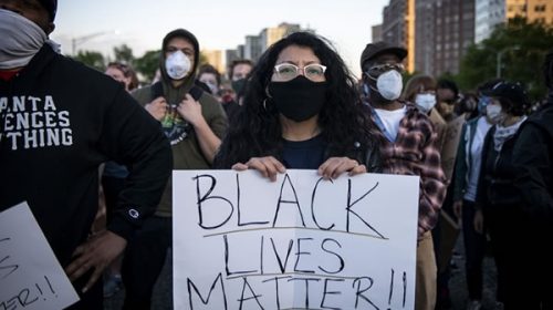 Se profundizan las protestas en EEUU por el video de un hombre negro acribillado por la policía