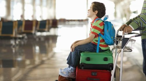 Será instantáneo el trámite en fronteras y aeropuertos para autorizar a niños a salir del país