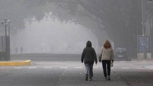 Aire irrespirable: Santa Fe recomienda el uso de barbijo para prevenir síntomas respiratorios por el humo