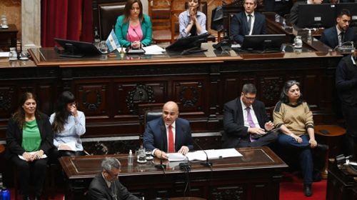 Con récord de preguntas, Manzur da explicaciones por primera vez ante Diputados