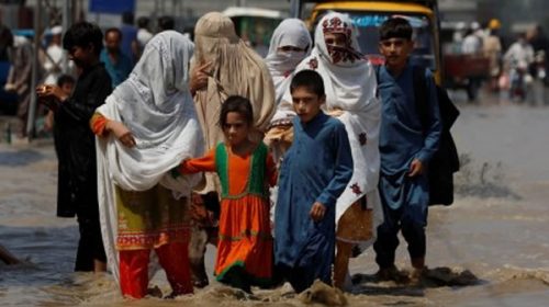 “Pakistán parece un mar después de las inundaciones”: el crudo relato del primer ministro