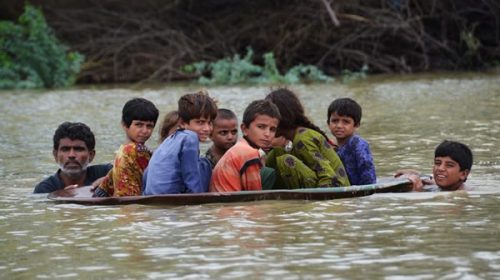 Brotes de enfermedades en Pakistán tras inundaciones que dejaron más de mil muertes