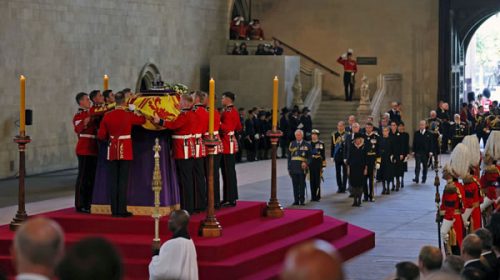 Más de 15 kilómetros de fila para despedir a la Reina Isabel II en Londres