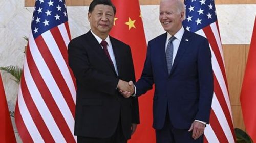 Xi y Biden se dieron la mano al reunirse en Bali y coincidieron en la necesidad de evitar un “conflicto”