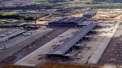 Manifestantes bolsonaristas bloquean accesos al aeropuerto de San Pablo y cancelan vuelos