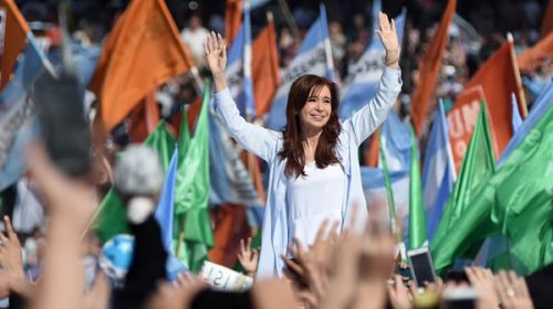 Cristina Kirchner sale a la cancha en el acto por el Día de la Militancia